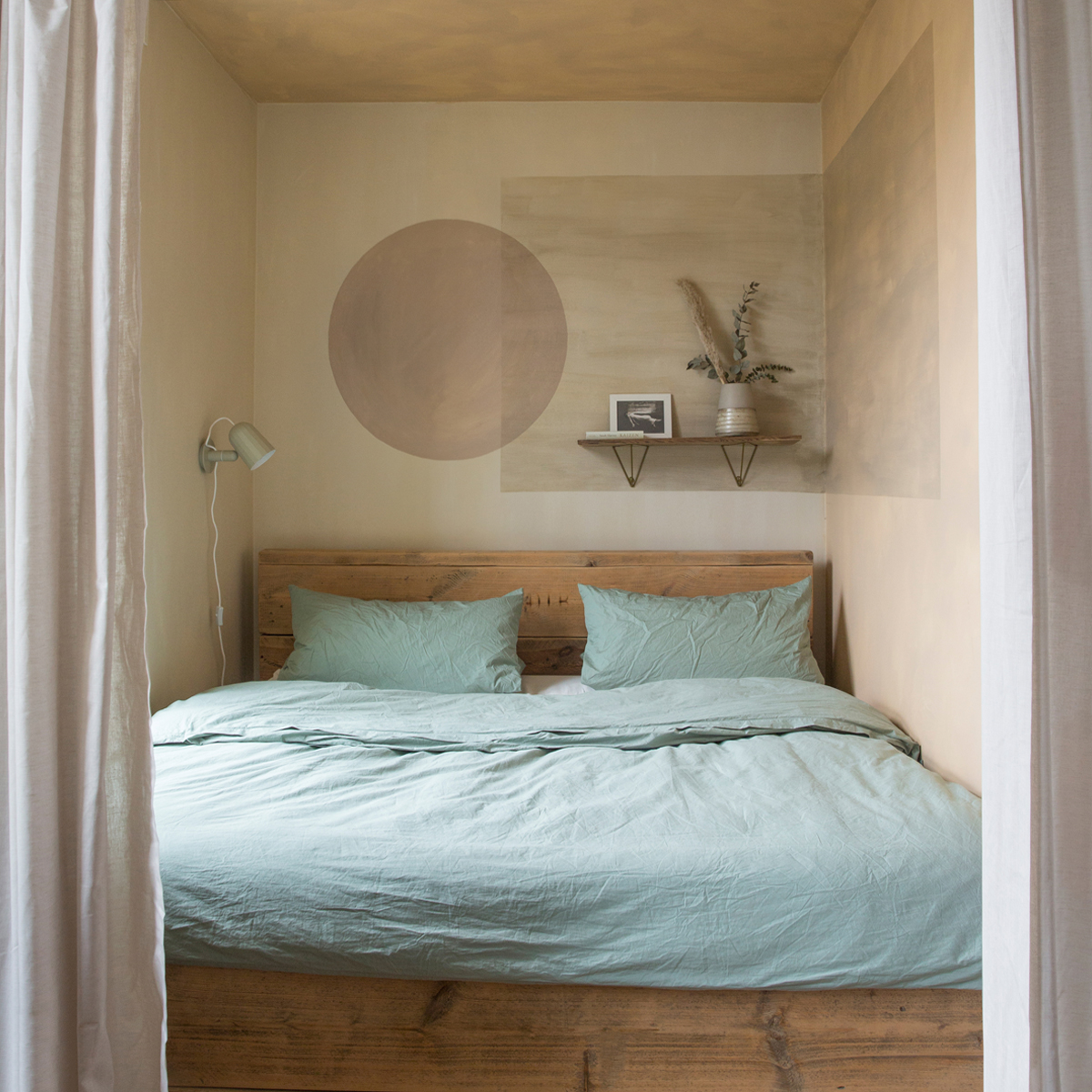 Bedroom Schlafzimmer Schlafnische Alkoven Bett Kissen Pillow